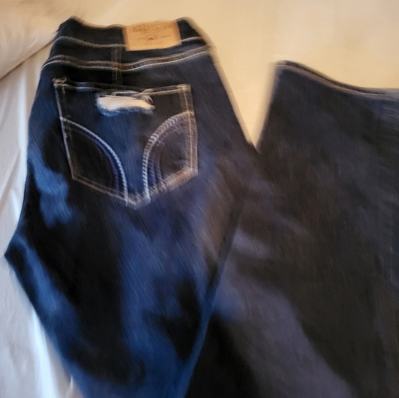 Hollister Women Jean's Distressed Jean's Size 29x27 - Picture 3 of 3